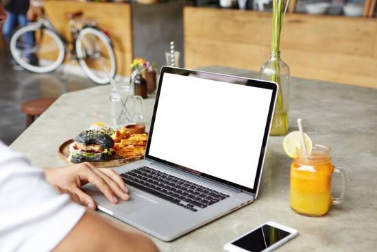 ilustrasi seorang digital nomad