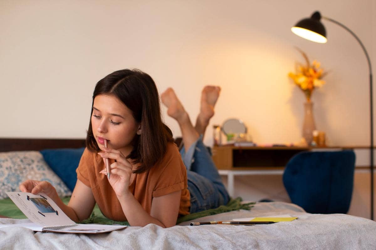 ilustrasi hindari gangguan digital saat bekerja 