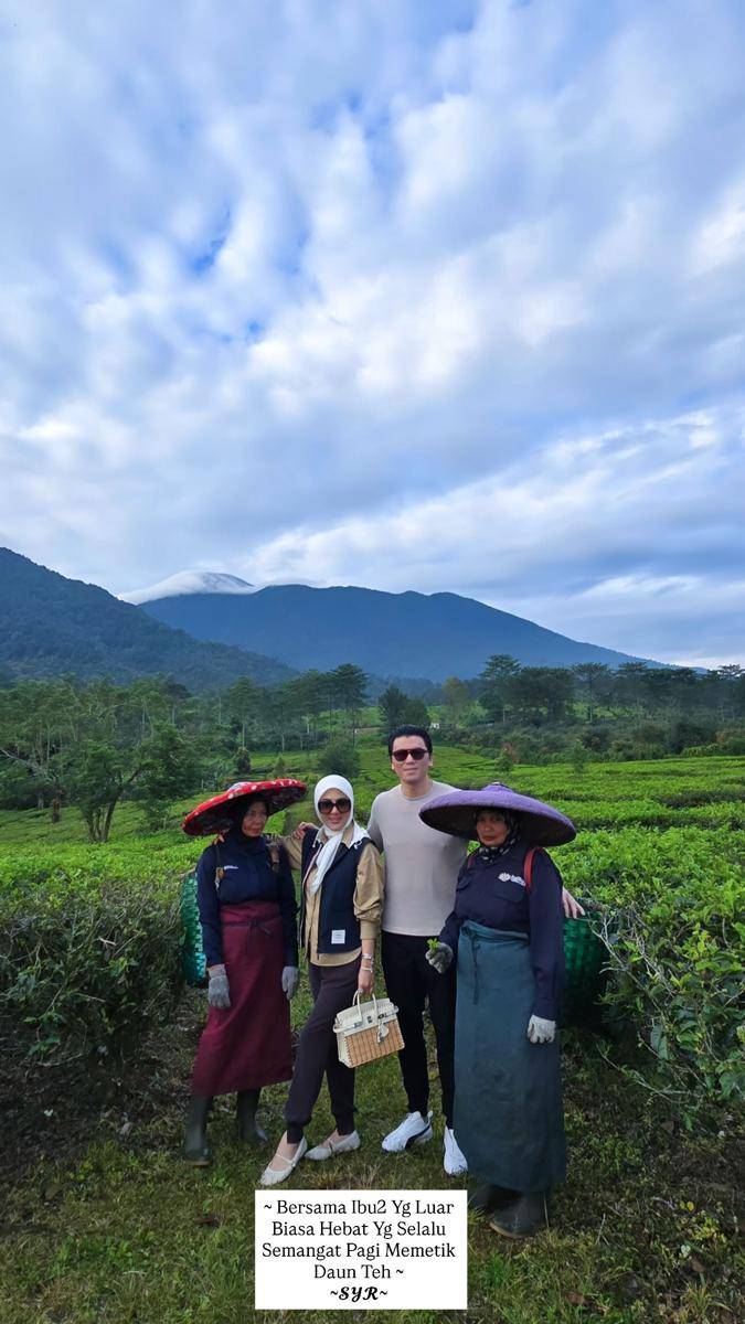 Syahrini sarapan di kebun teh 