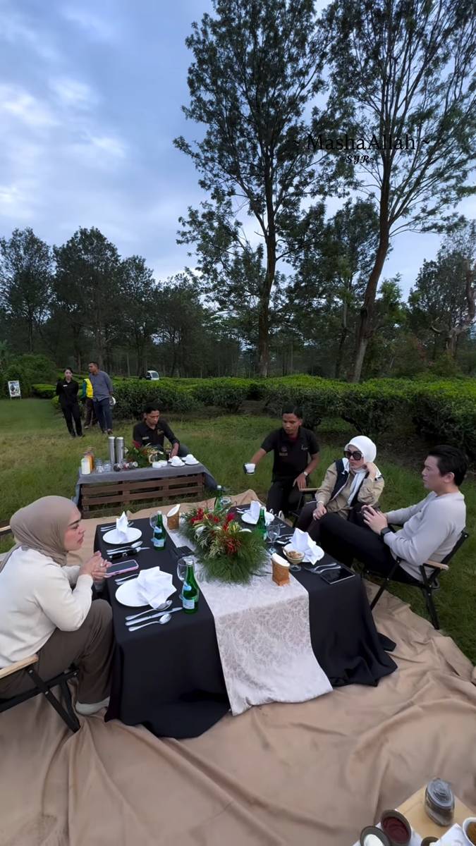 Syahrini sarapan di kebun teh 