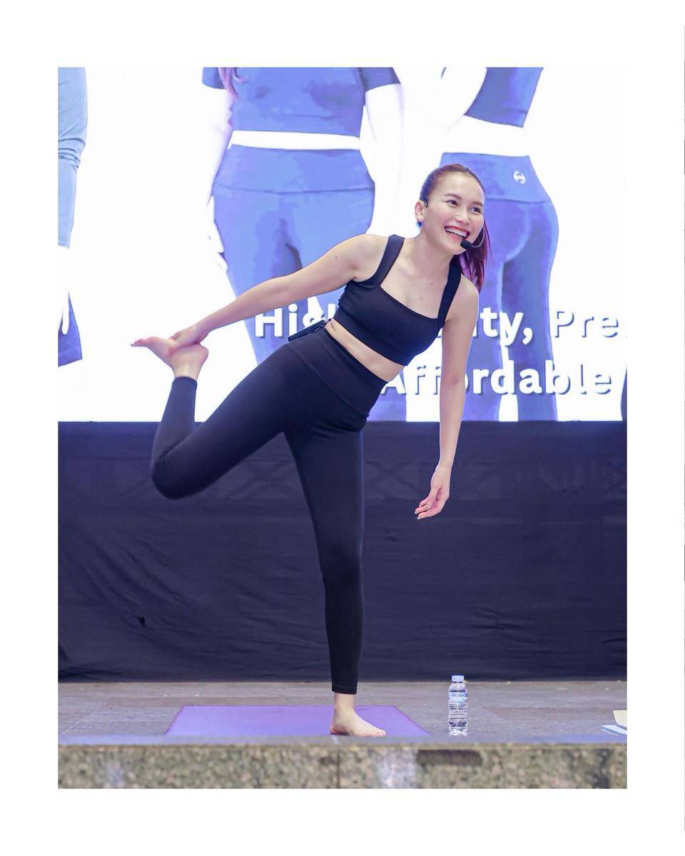 Ayu Ting Ting Jadi Instruktur Yoga