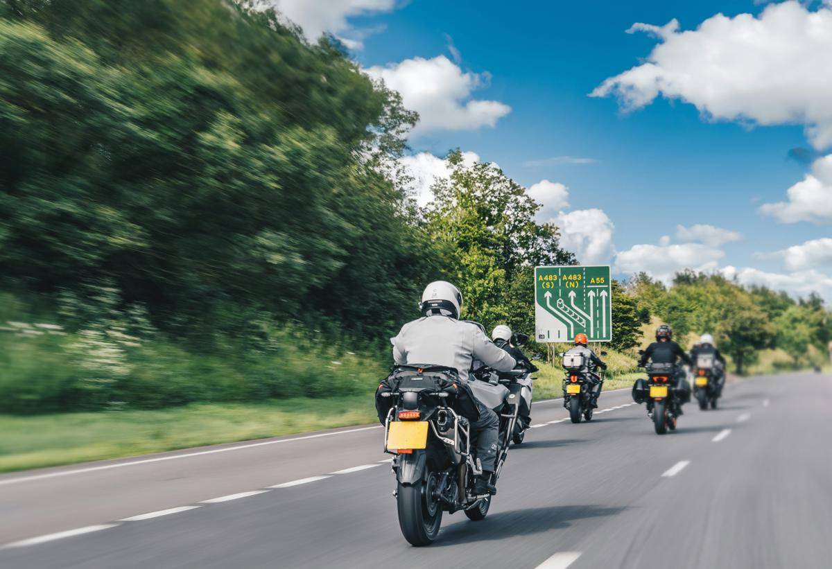 rombongan touring motor (unsplash.com/Rick Barrett)