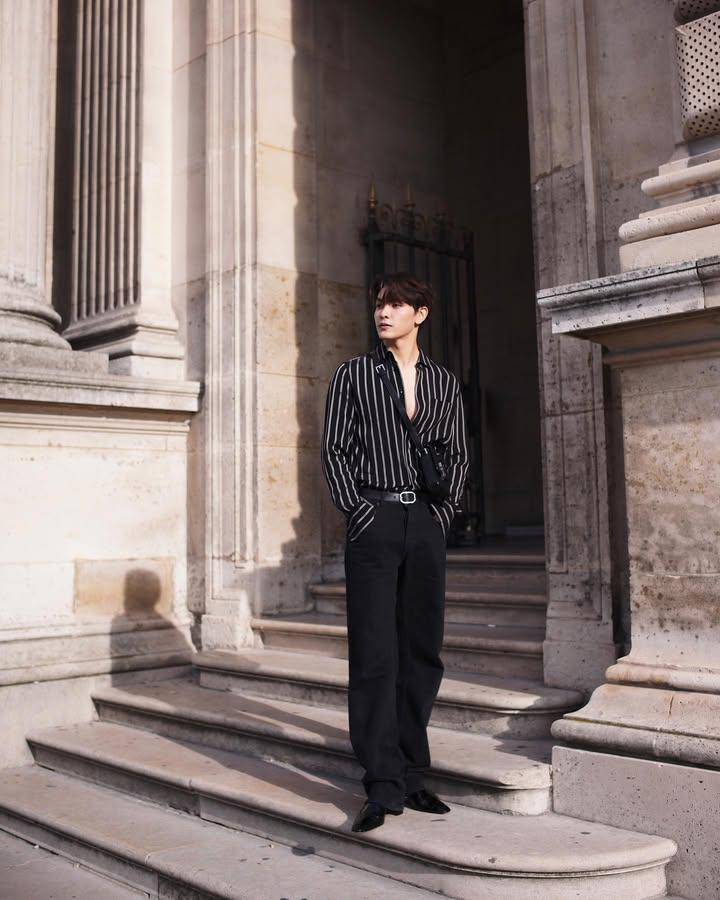 gaya french tuck ala Joong Archen (Instagram.com/chen_rcj)