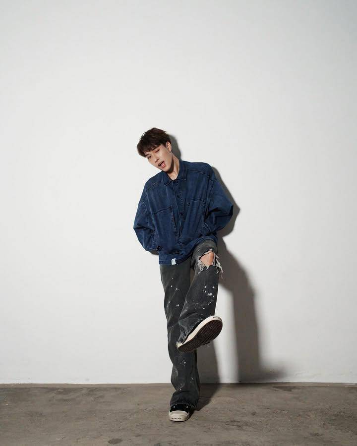 outfit denim on denim ala Nani Hirunkit (instagram.com/hirunkit_)