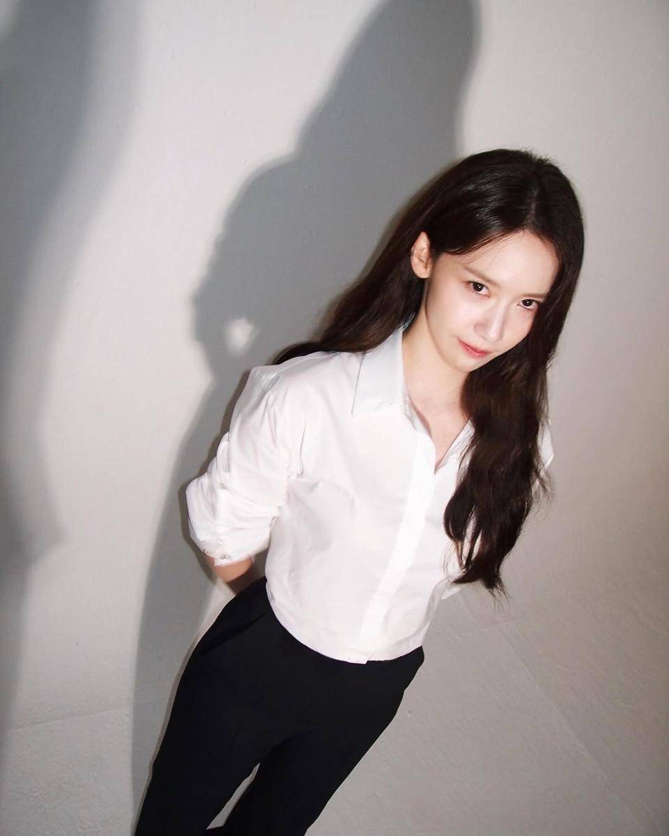 inspirasi outfit dari capsule wardrobe ala Yoona 