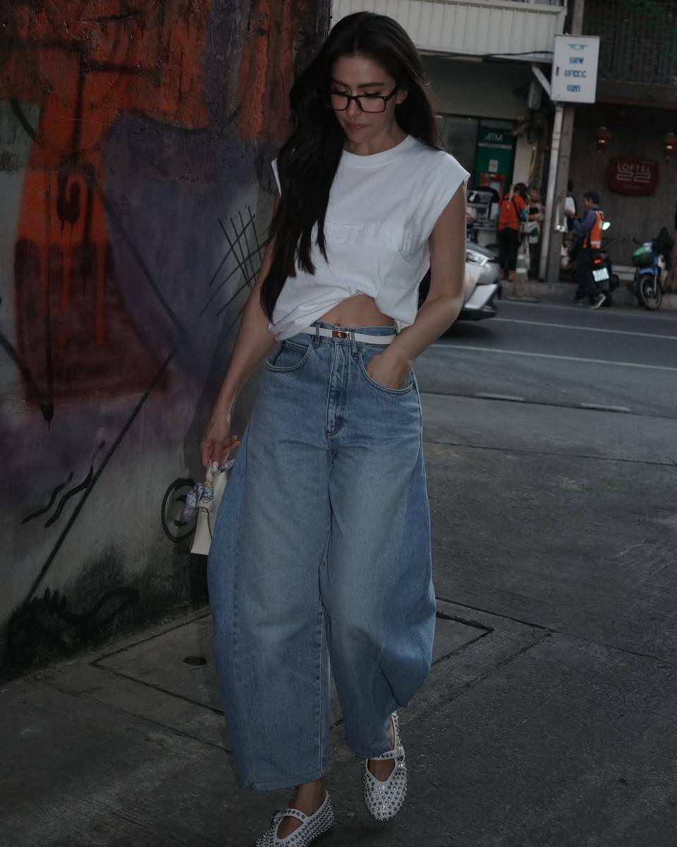 ide OOTD kasual energik yang badass ala Sririta Jensen