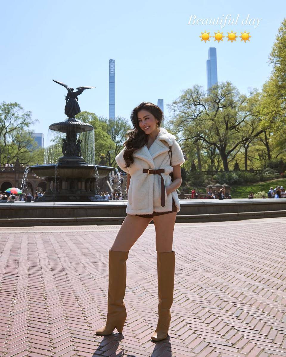 Mix and match badass pakai boots ala Sririta Jensen