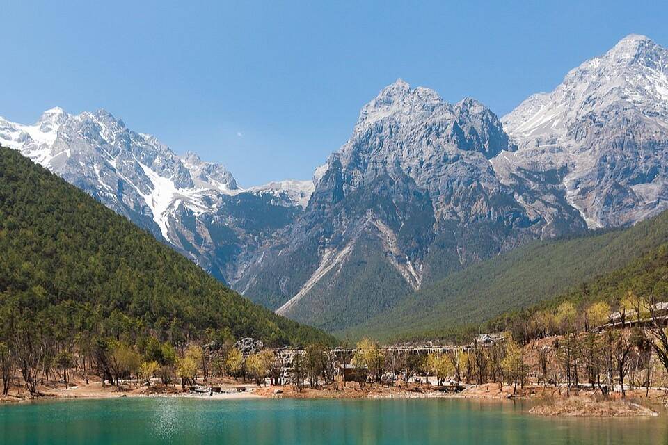 Jade Dragon Mountain, Yunnan (commons.wikimedia.org/Cccefalon)
