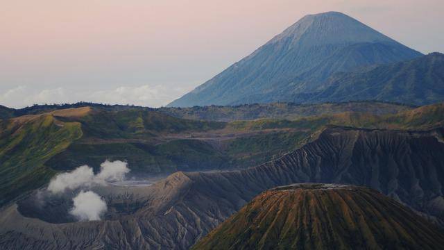 ilustrasi gunung 
