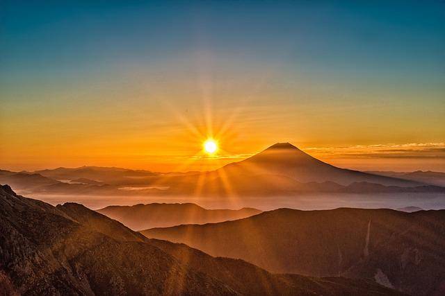 ilustrasi gunung