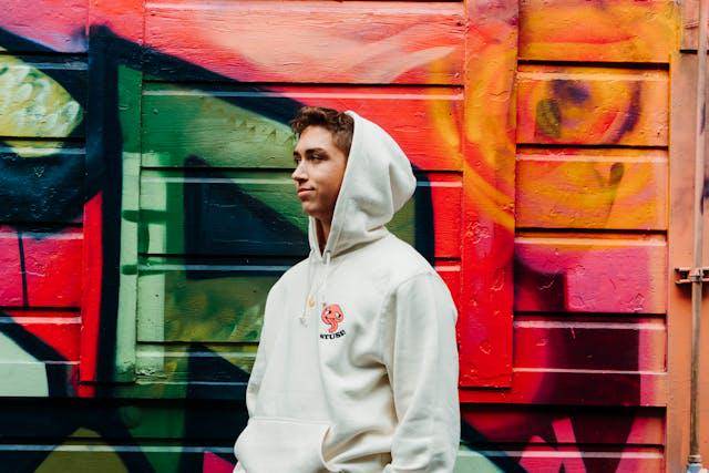 ilustrasi hoodie pria (pexels.com/Griffin Wooldridge) 