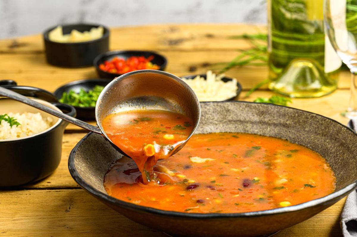 ilustrasi ham and bean soup 
