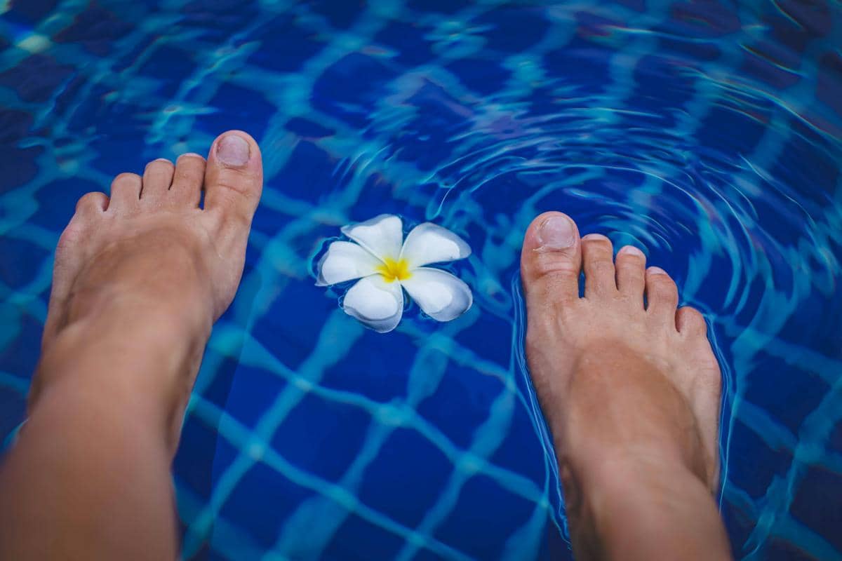 kuku kaki tumbuh lebih lambat dibandingkan kuku tangan