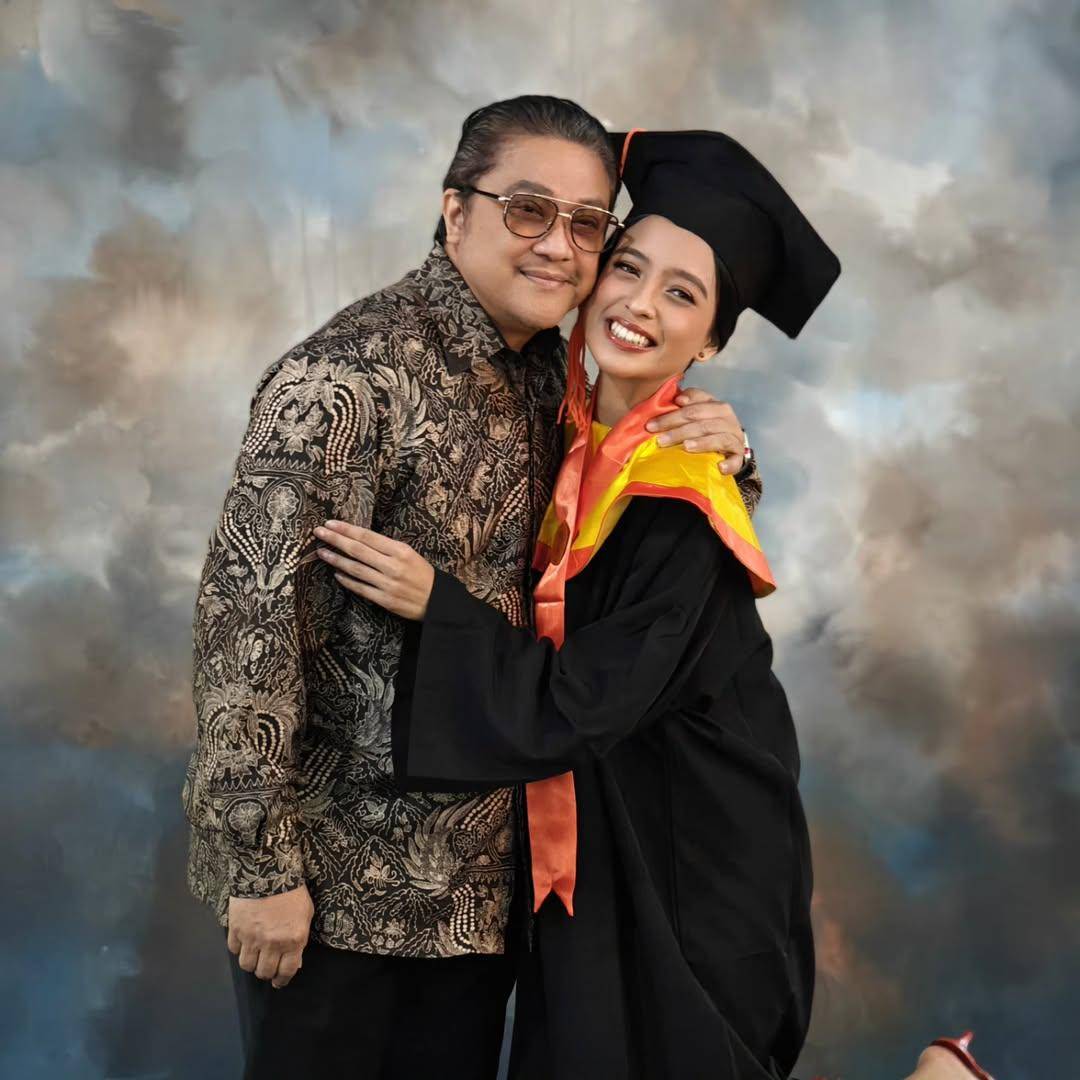 wisuda anak bungsu Dede Yusuf