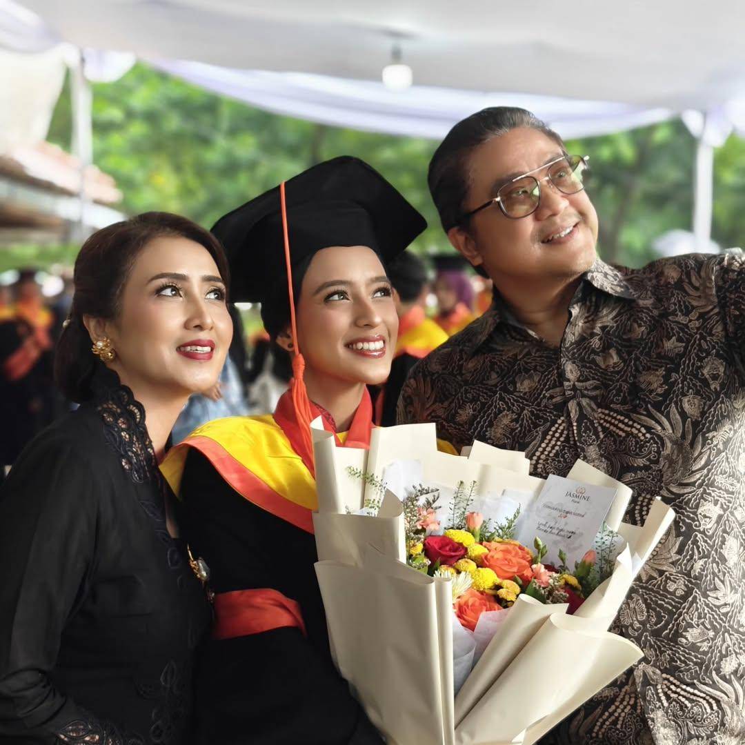 wisuda anak bungsu Dede Yusuf