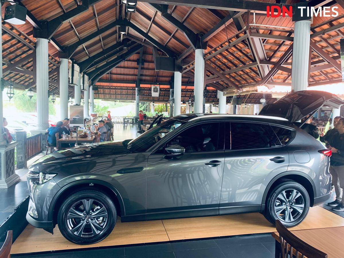 The New Mazda CX-60 Sport resmi diperkenalkan di Medan (IDN Times/Doni Hermawan)