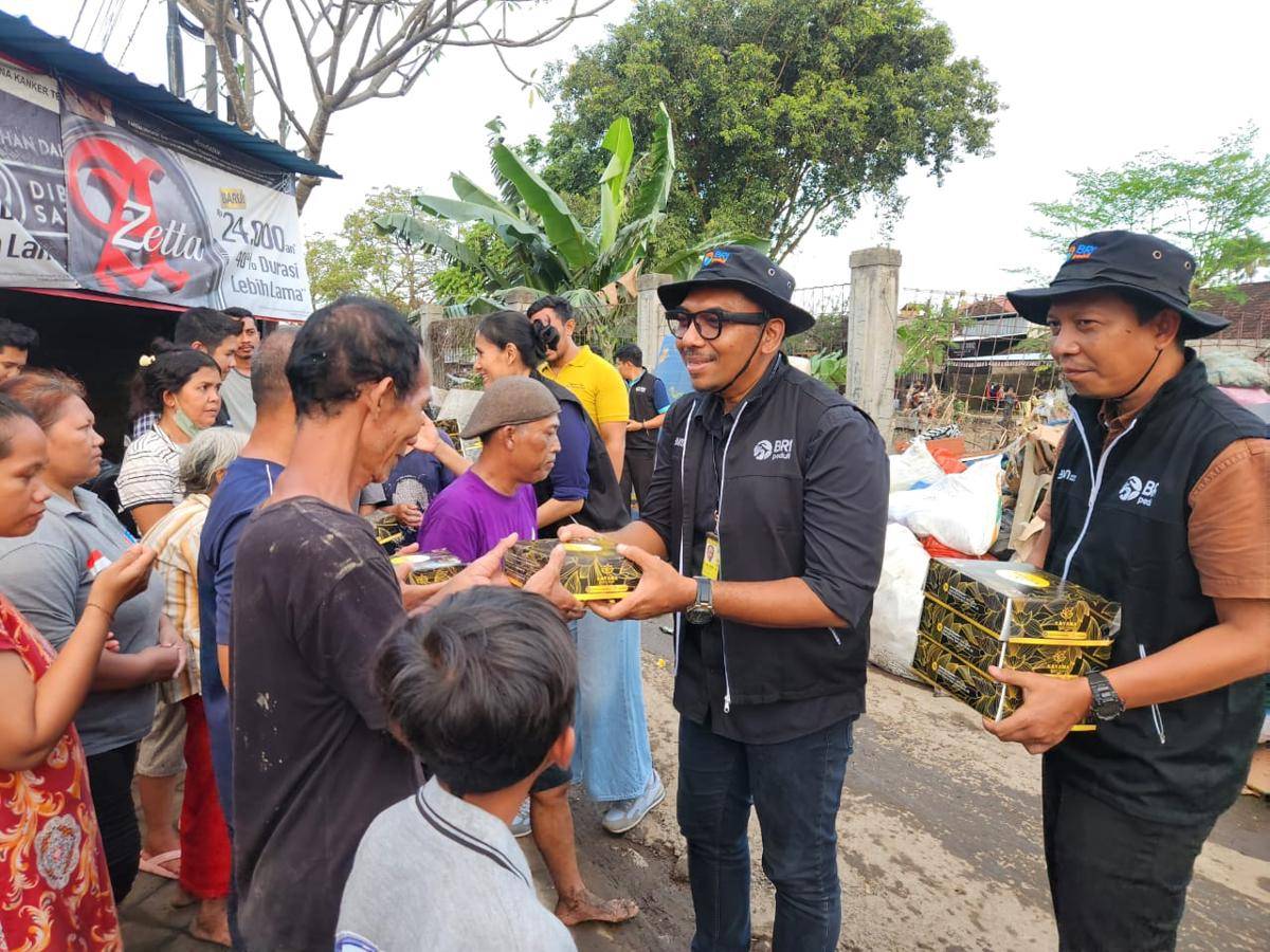 BRI Denpasar salurkan bantuan untuk korban banjir di sejumlah titik di Bali. (Dok BRI Denpasar)