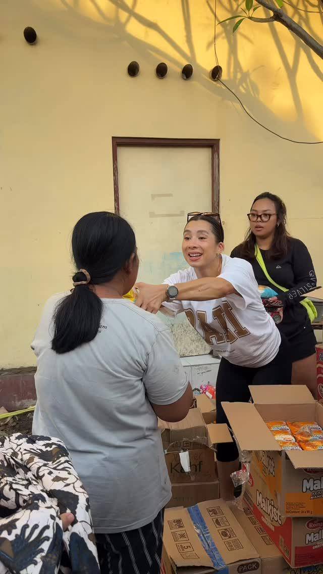 Jennifer dan Irfan Bachdim kasih bantuan ke korban banjir Bali