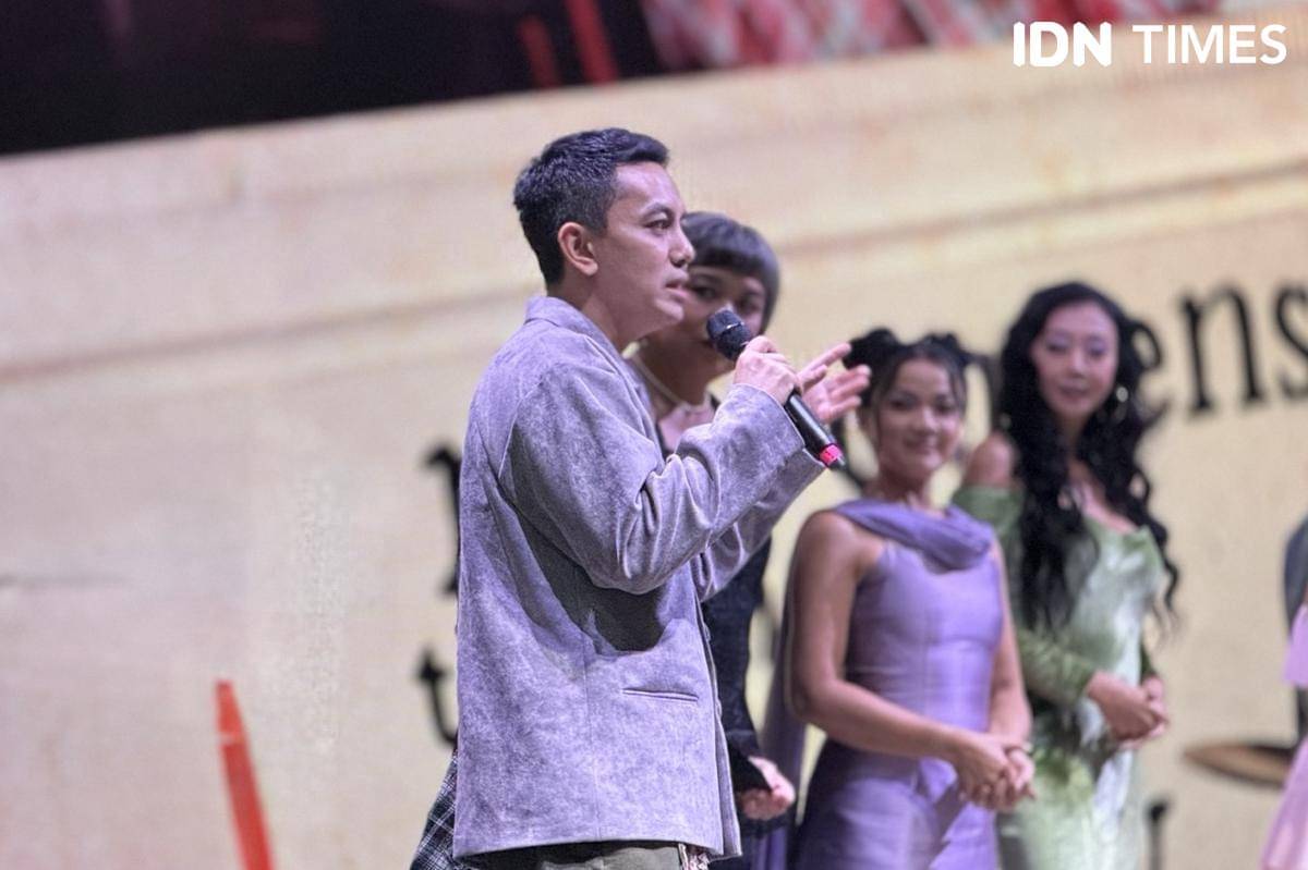 tim produksi dan para pemain Ratu Ratu Queens: The Series dalam konferensi pers pada Jumat (12/9/2025) (IDN Times/Elizabeth Chiquita)