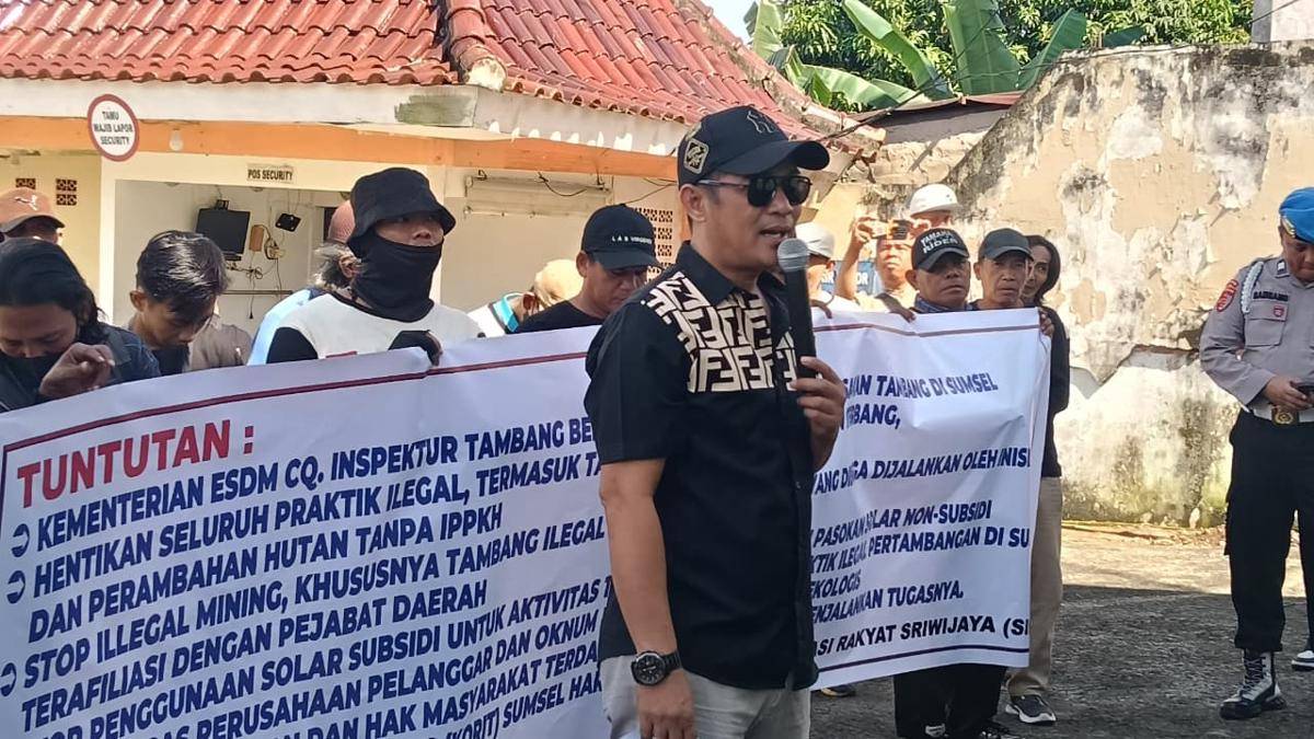 Aktivis lingkungan yang tergabung Suara Informasi Rakyat (SIRA) Sriwijaya mendatangi kantor Inspektur Tambang Sumsel (Dok: SIRA Sriwijaya)