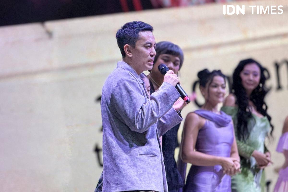 tim produksi dan para pemain Ratu Ratu Queens: The Series dalam konferensi pers pada Jumat (12/9/2025) (IDN Times/Elizabeth Chiquita)