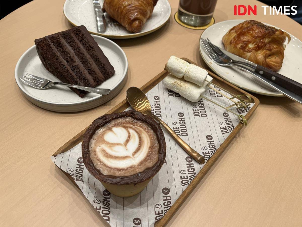 Potret kopi dan aneka dessert  