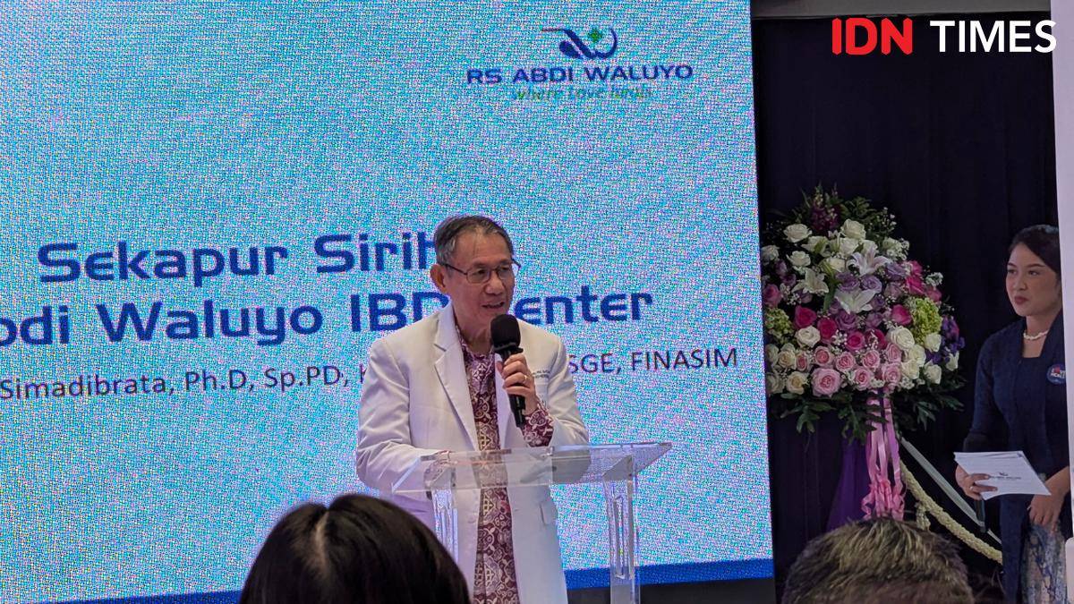 Prof. dr. Marcellus Simadibrata, Ph.D, Sp.PD-KGEH, FACG, FASGE, FINASIM, Spesialis Penyakit Dalam bidang Gastroenterologi-Hepatologi di RS Abdi Waluyo (IDN Times/Misrohatun)