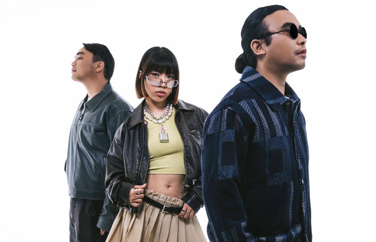 02. IYAIYA - GROUP PHOTO 2.jpg