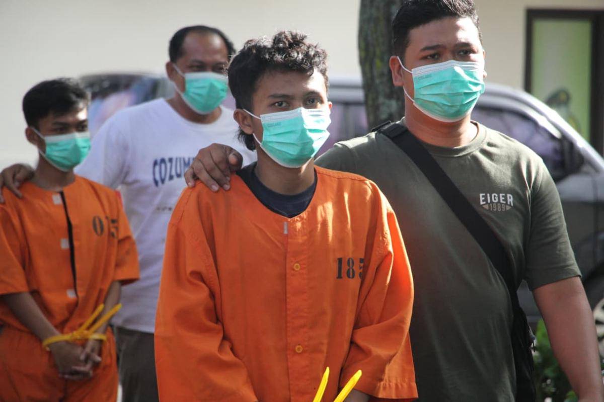 Dua pria berinisial STP (22) dan MD (25) diringkus Satuan Reserse Narkoba Polres Jembrana.