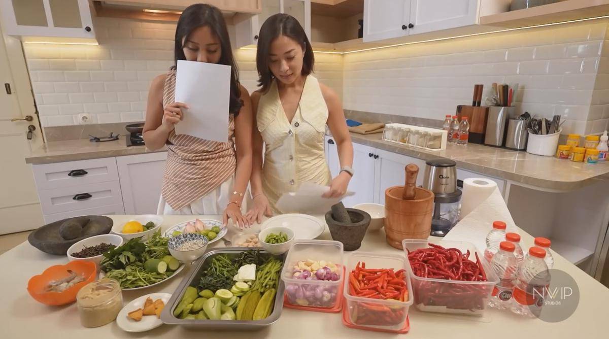 Nikita dan Nona Willy Belajar Masak Sambal (YouTube.com/Nikita Willy Official)