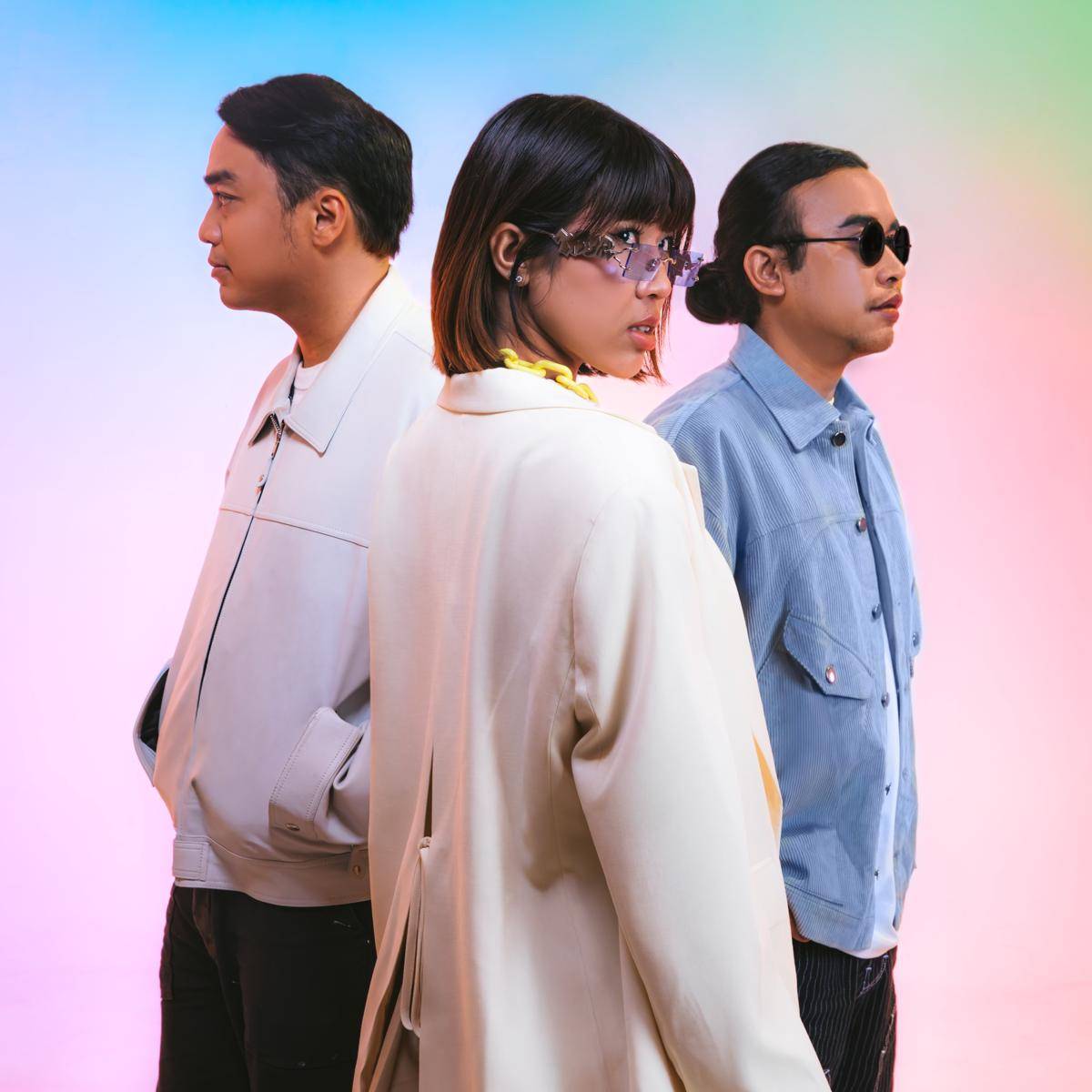 01. IYAIYA - GROUP PHOTO 1.jpg