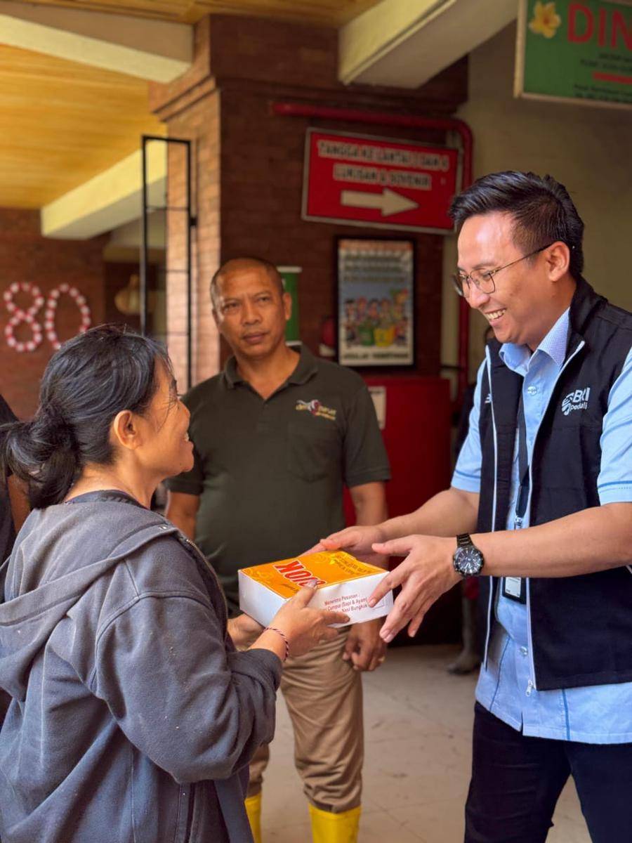BRI Denpasar salurkan bantuan untuk korban banjir di sejumlah titik di Bali. (Dok BRI Denpasar)