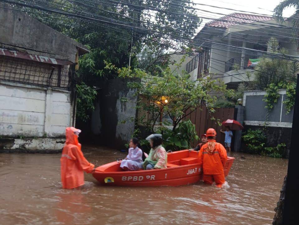 4 RT di Jaksel Terandam Banjir usai hujan deras guyur Jakarta