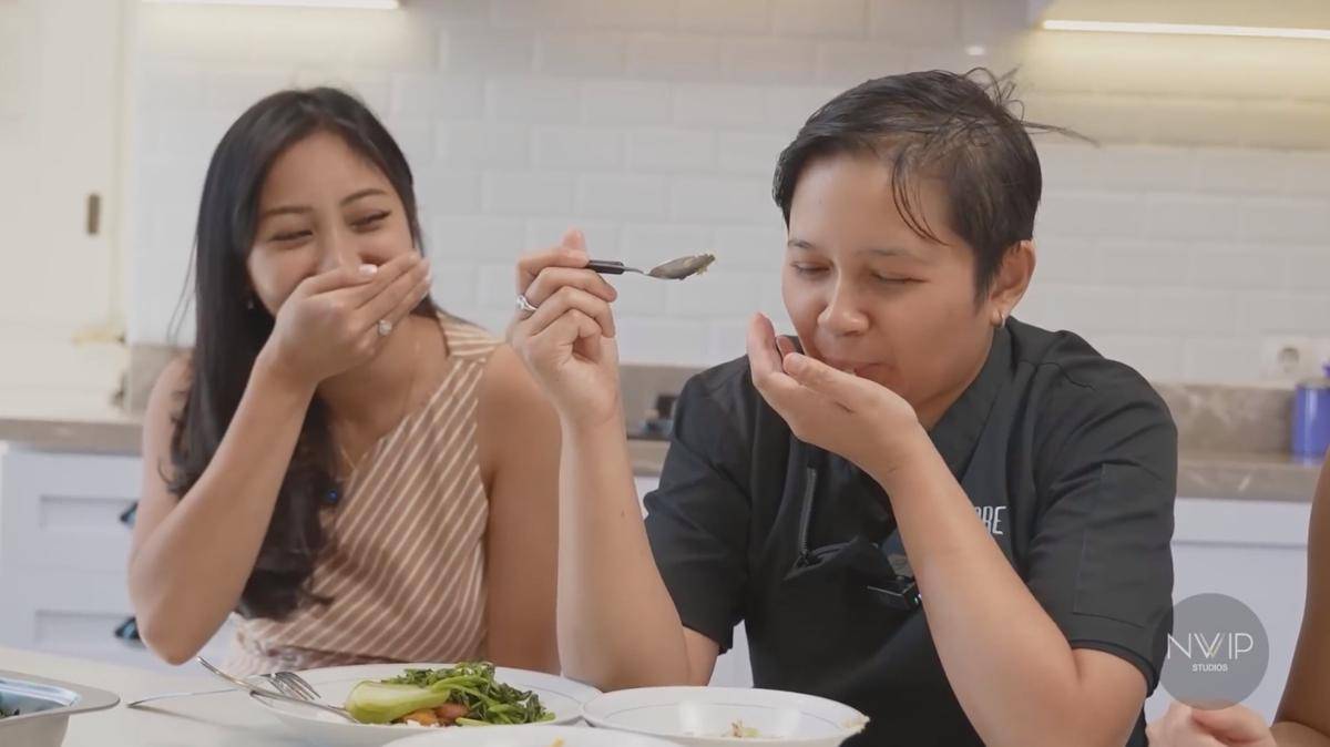 Nikita dan Nona Willy Belajar Masak Sambal (YouTube.com/Nikita Willy Official)