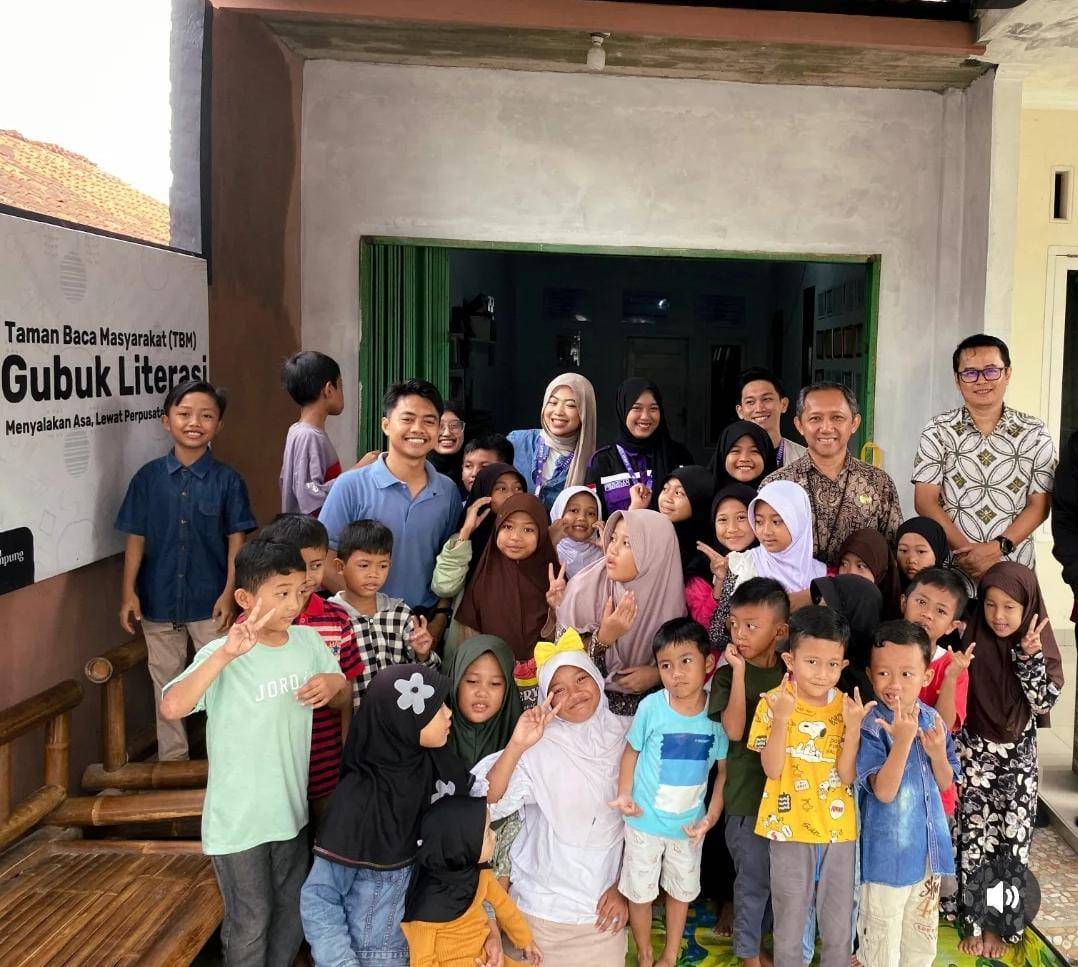 Dwi Ariyansyah, Atau Anca, Seorang Pustakawan Muda yang Sejak Tahun 2021 Mendirikan Gubuk Literasi (instagram/gubuk.literasii))