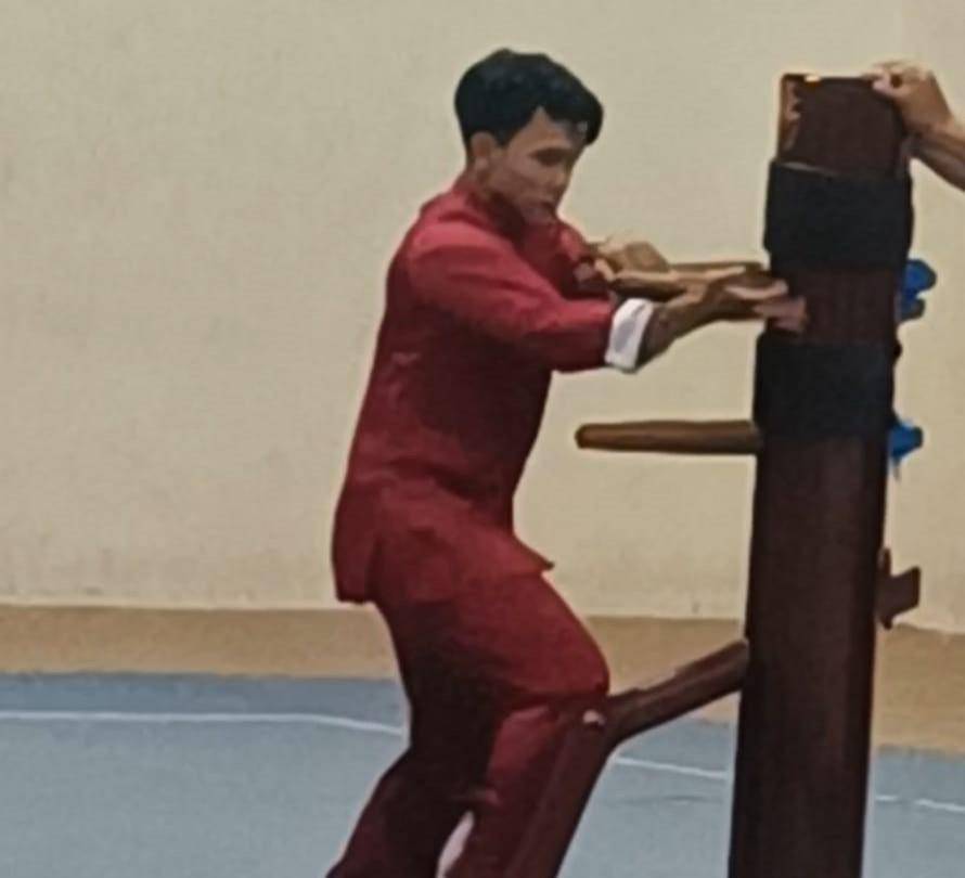 I Ketut Adi Putra Adnyana saat bertanding nomor wing chun Wooden Dummy. (dok. Pengkot WI Denpasar)