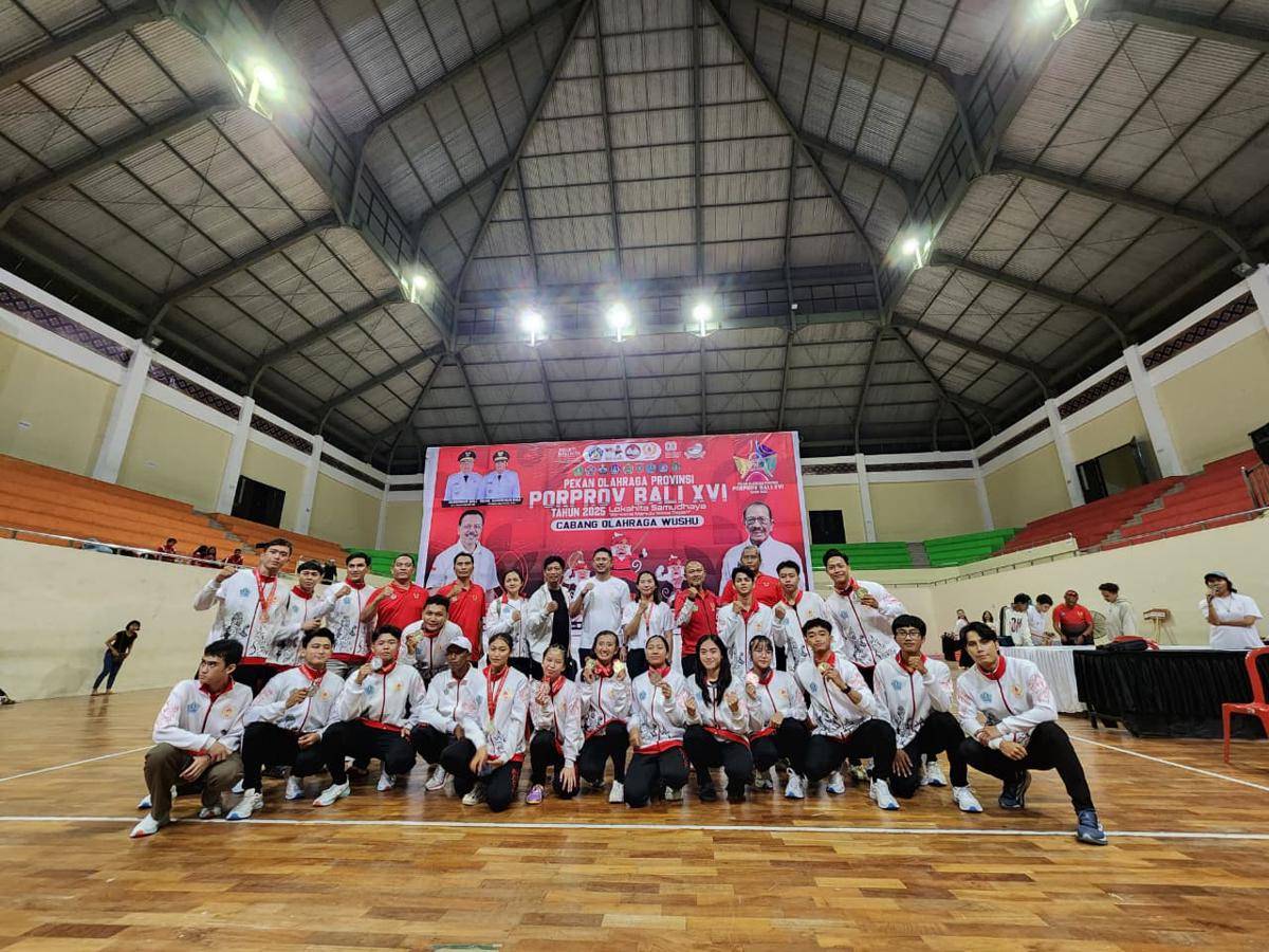 Tim wushu Denpasar di GOR Debes, Tabanan. (dok. Pengkot WI Denpasar)
