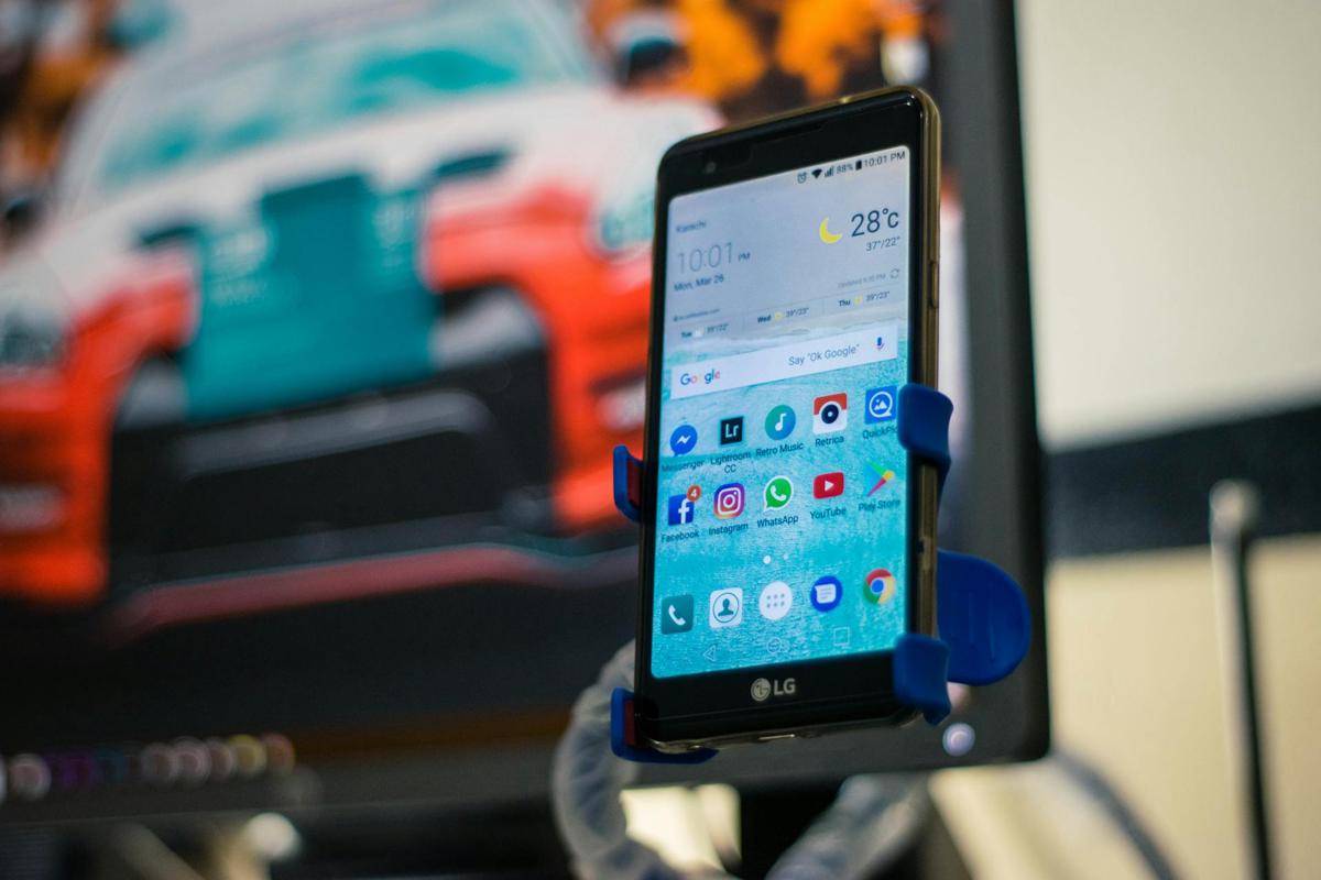 ilustrasi hp android (pexels.com/Zain Ali)