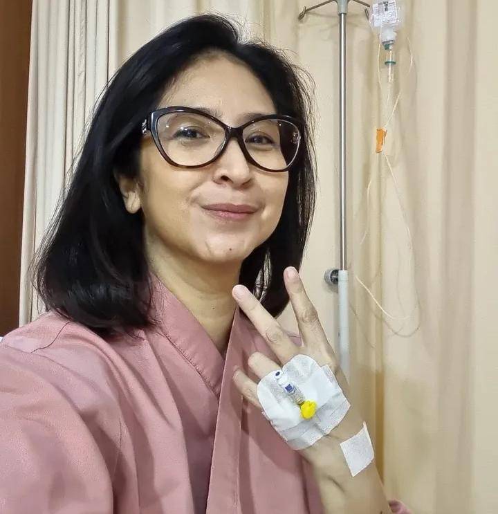potret Novita Angie operasi batu empedu