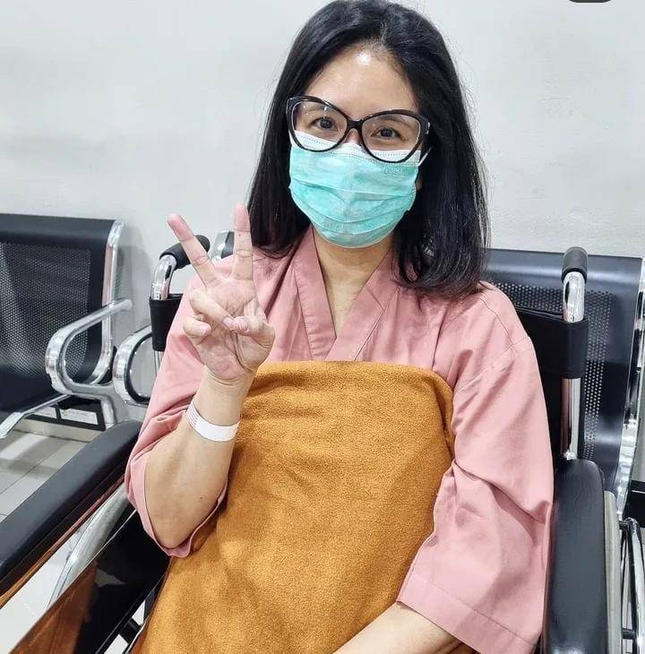potret Novita Angie operasi batu empedu