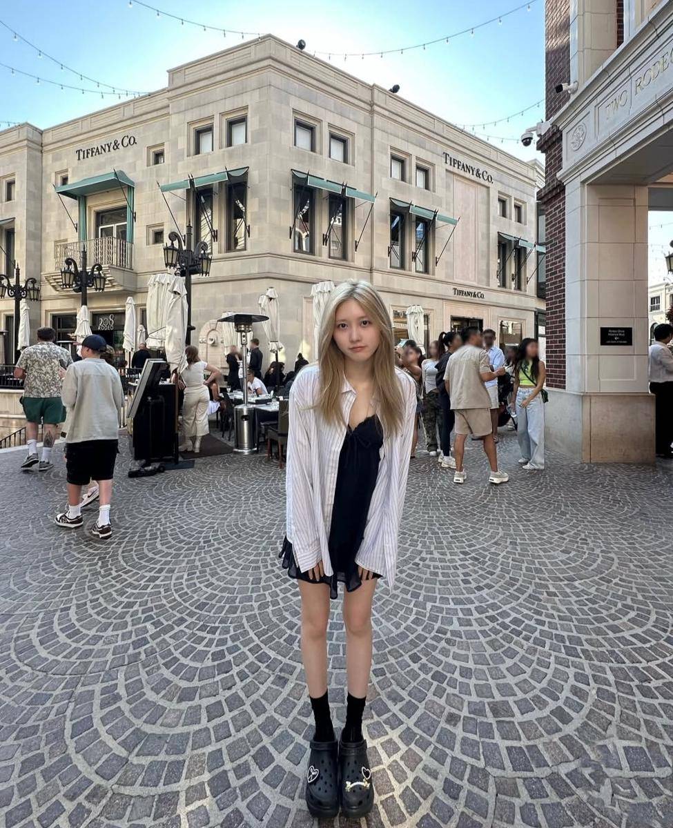 Gaeul IVE (instagram.com/fallingin__fall) 