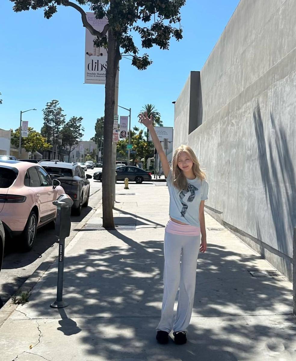 Gaeul IVE (instagram.com/fallingin__fall) 