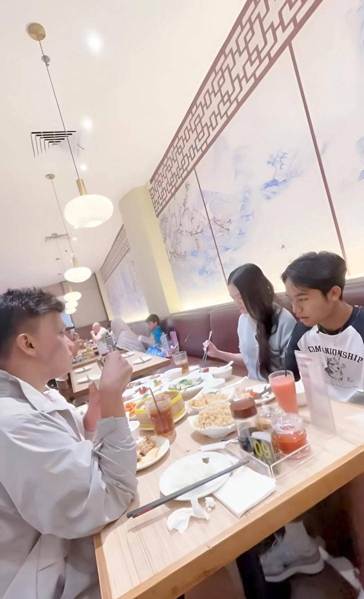 Ruben Onsu temani Onyo dan Aqila malam mingguan