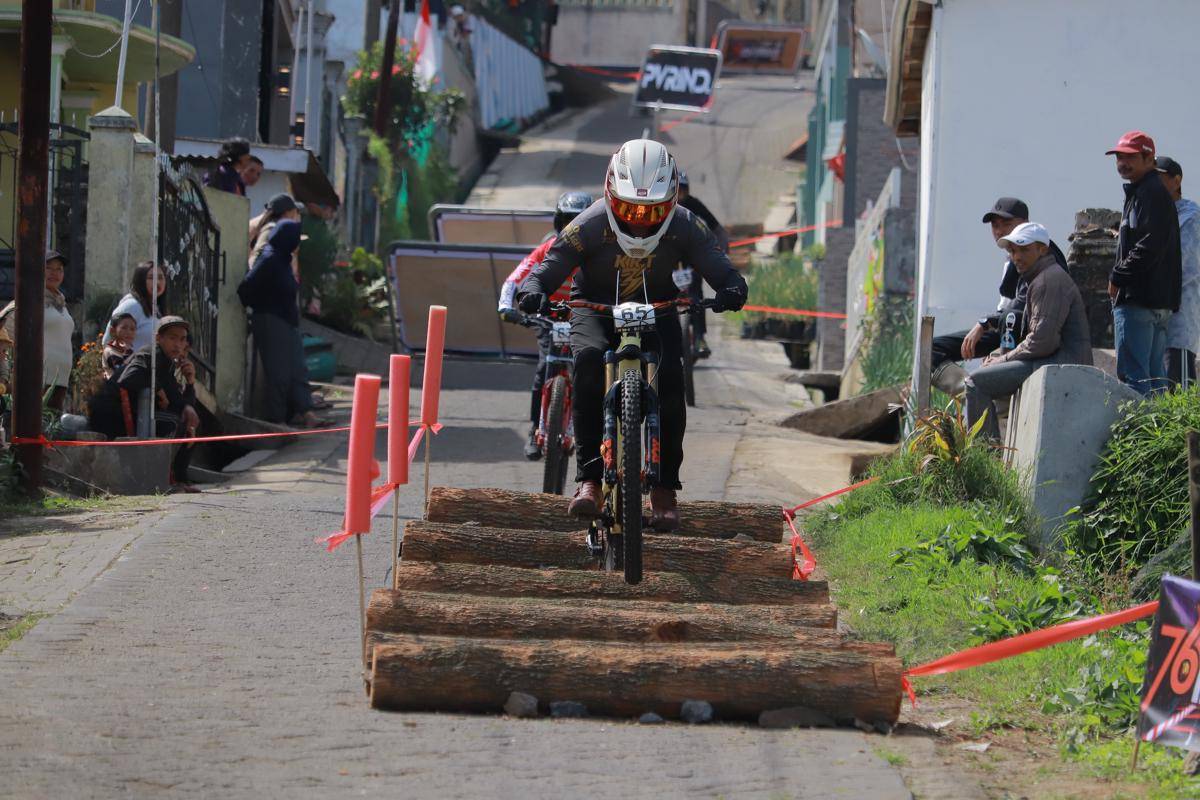 Urban Downhill di Desa Ngadiwono, Kabupaten Pasuruan. (Dok. 76Rider)