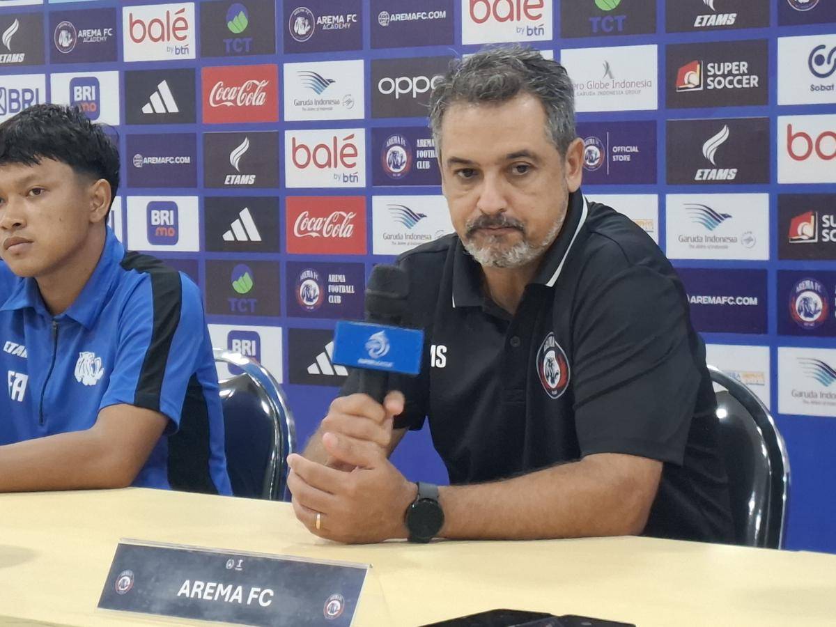 Pelatih Arema FC, Marcos Santos. (IDN Times/Rizal Adhi Pratama)