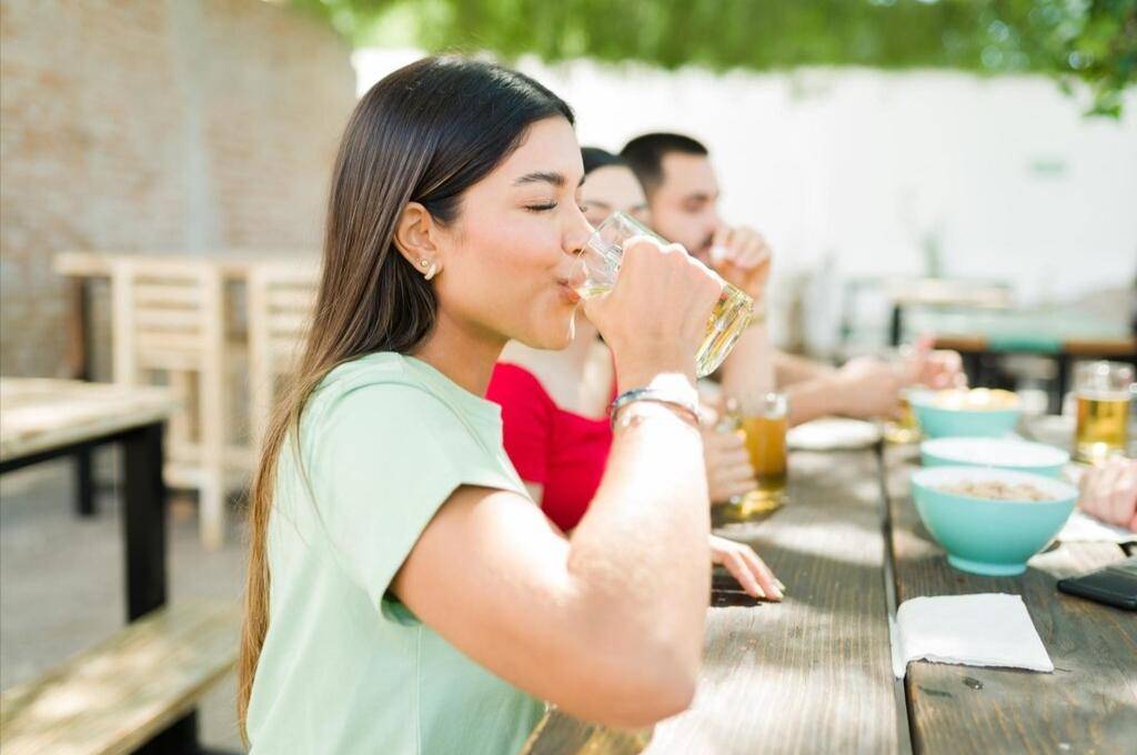 Minum (freepik.com/tonodiaz) 