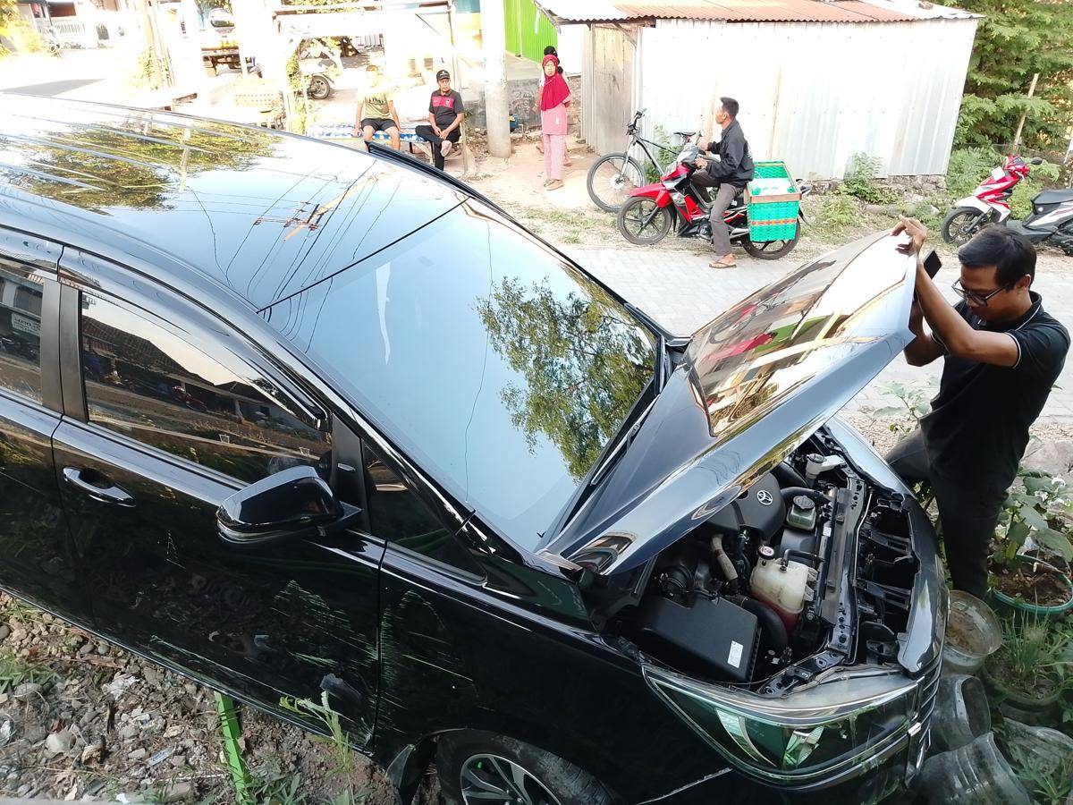 Innova vs Panther di perempatan Kletek Kecamatan Lembeyan. IDN Times/Riyanto.