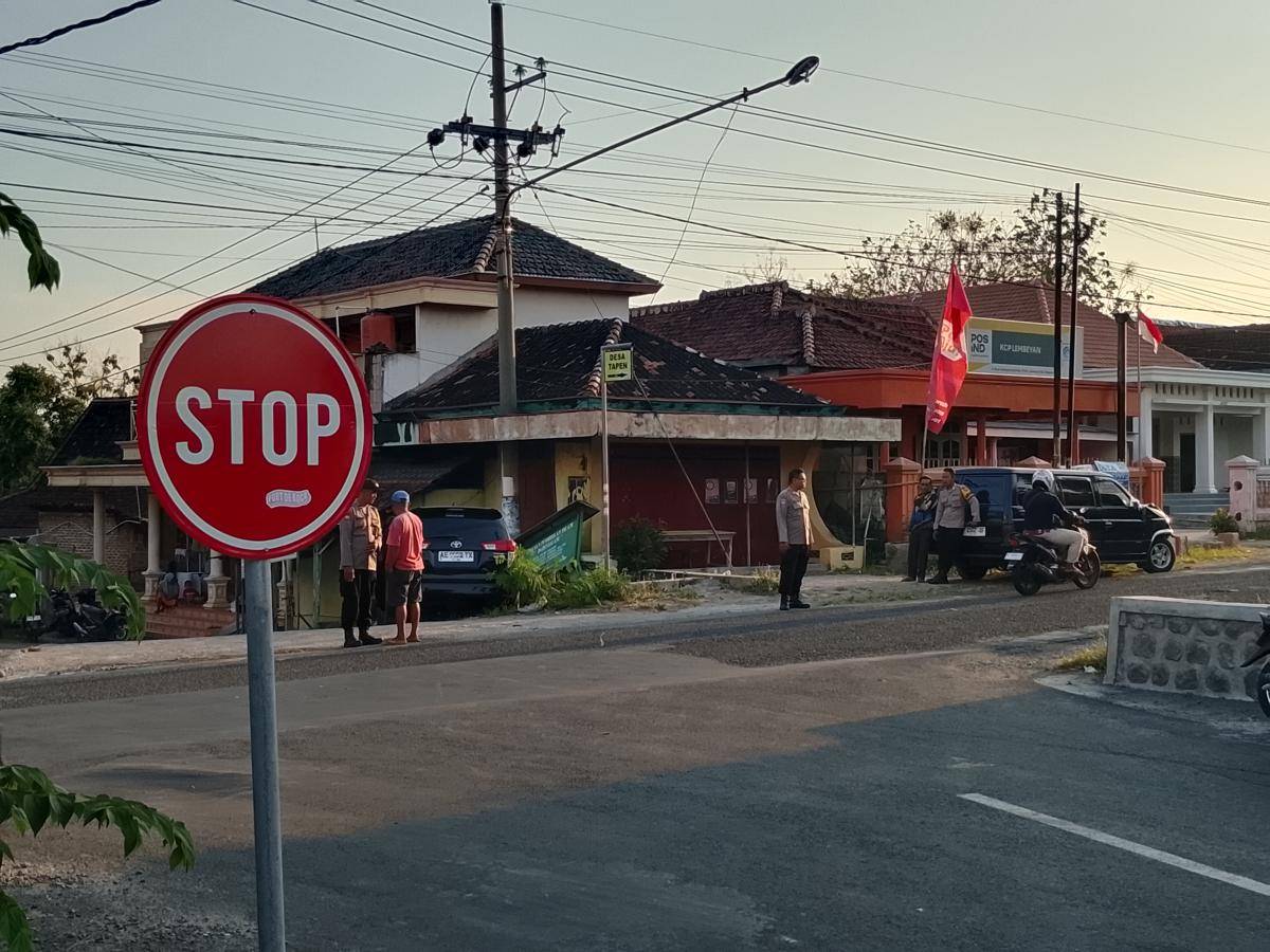 Innova vs Panther di perempatan Kletek Kecamatan Lembeyan. IDN Times/Riyanto.