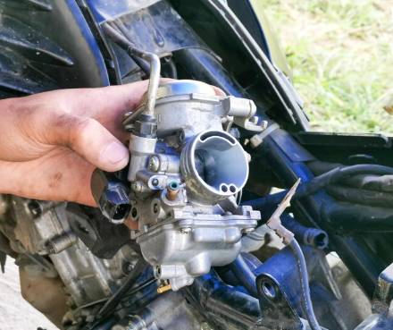 ilustrasi karburator motor (freepik.com/freepik