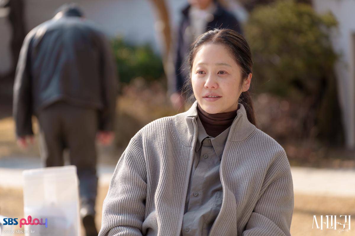 still cuts drama Queen Mantis (dok. SBS/Queen Mantis)